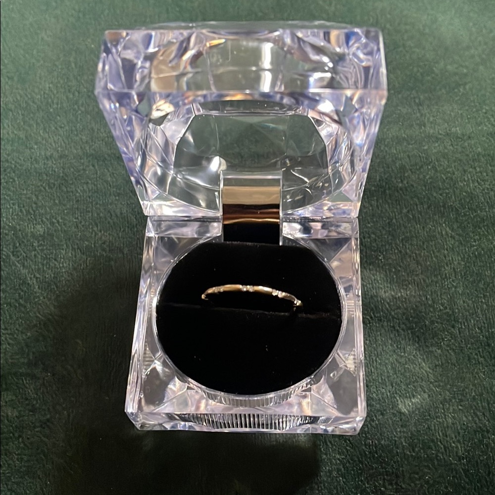 Elegant Diamond Gold Women's Ring